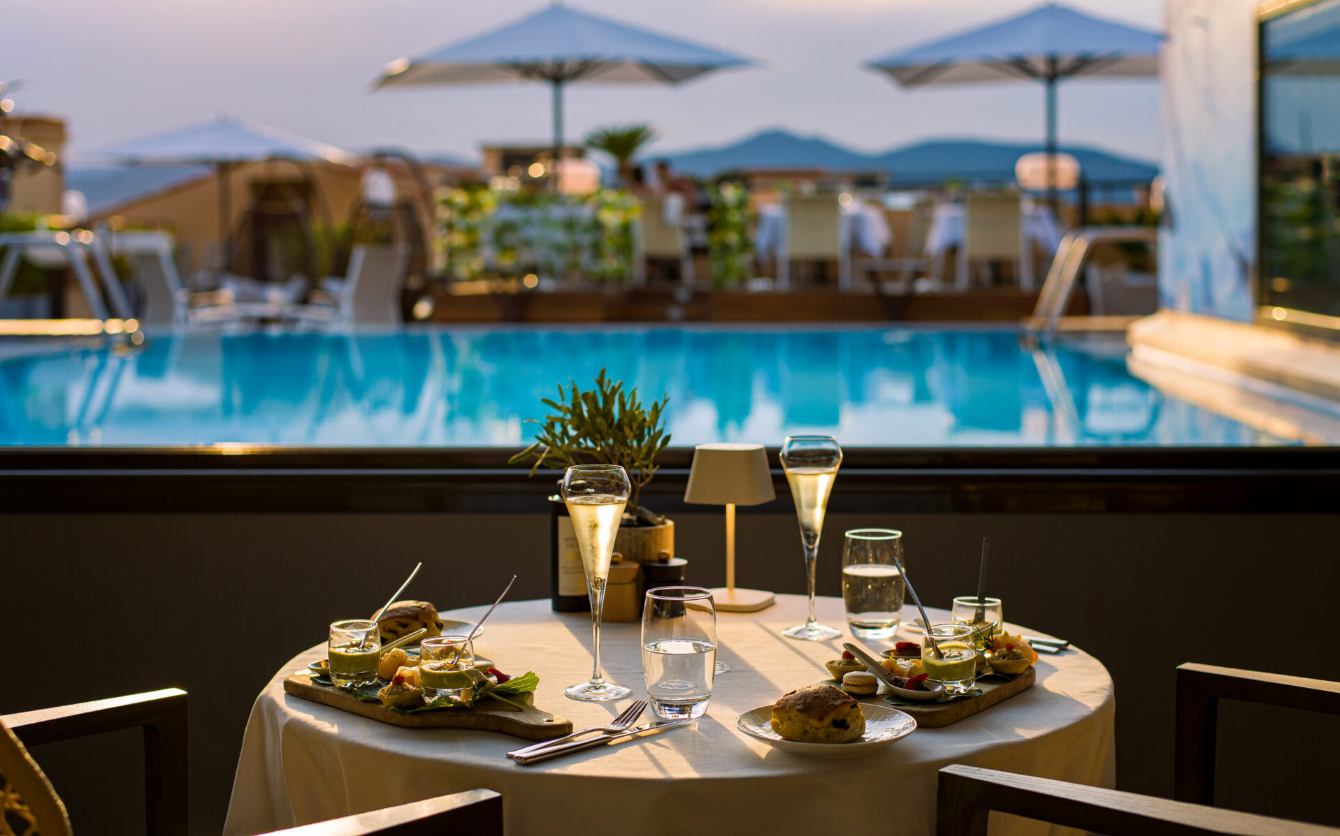 hotel-de-paris-saint-tropez-rooftop-les-toits-2-1-e1784204804117 (1)